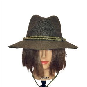 Women’s Green Knit Safari Hat With Braided Band. Chinstrap